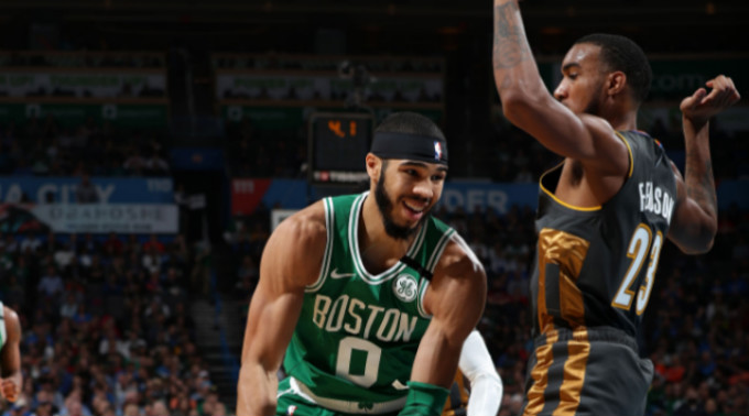 队敲响了警 队敲响了警